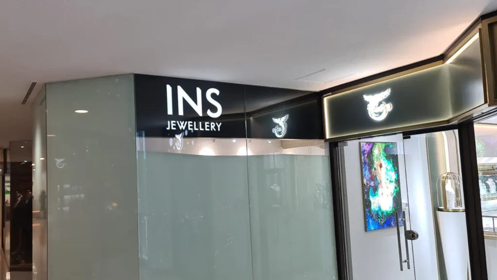 From Clarke Quay to Orchard Road: Signage Design Trends in Singapore’s Key Shopping Areas