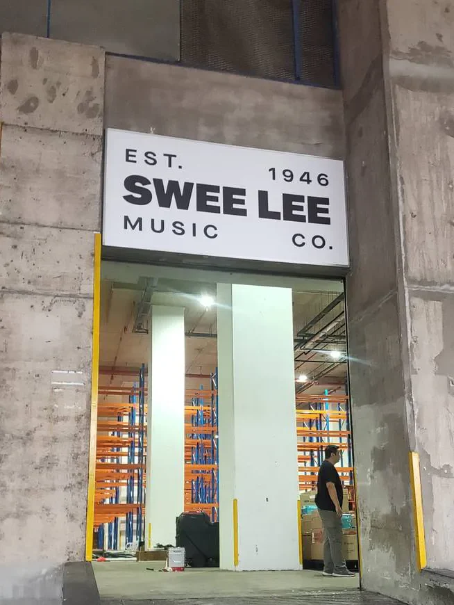 From Clarke Quay to Orchard Road: Signage Design Trends in Singapore’s Key Shopping Areas