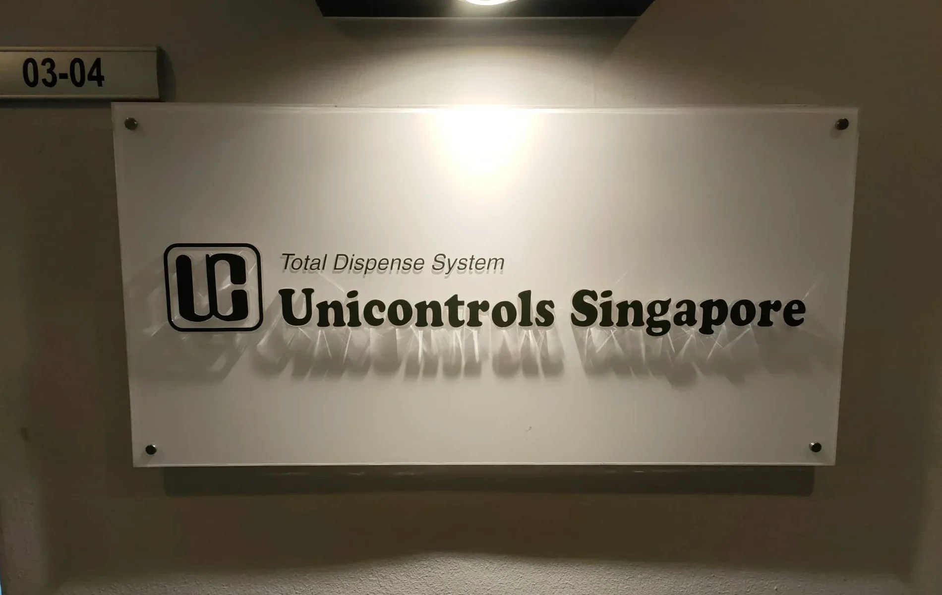 What Customers Expect from Business Signage in Singapore in 2026