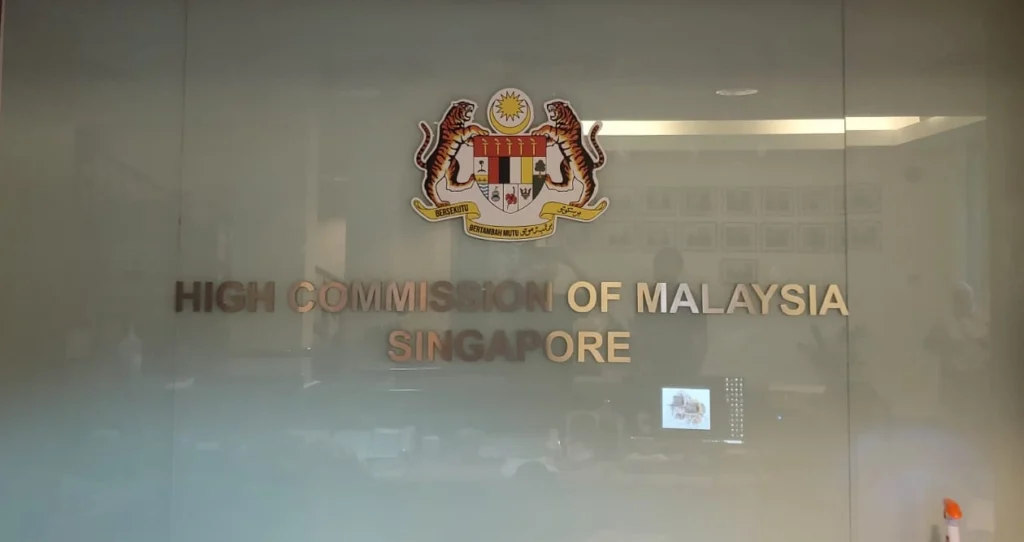 Metal signage combined with 3D-boxup signage to add depth and create a bold, impactful presence in office lobbies and reception areas