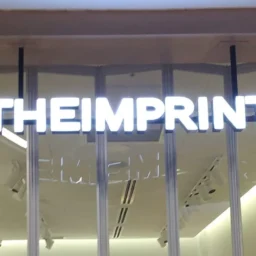 3D boxup signage with backlit adds depth and visual appeal to the shopfront